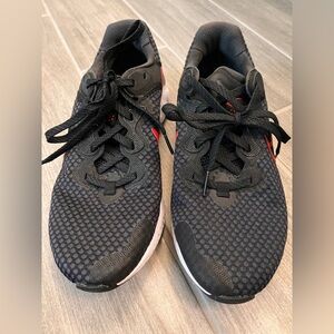 Nike Renew Run 2 Black University Red CU3504-001 Men’s Size 8 running shoes